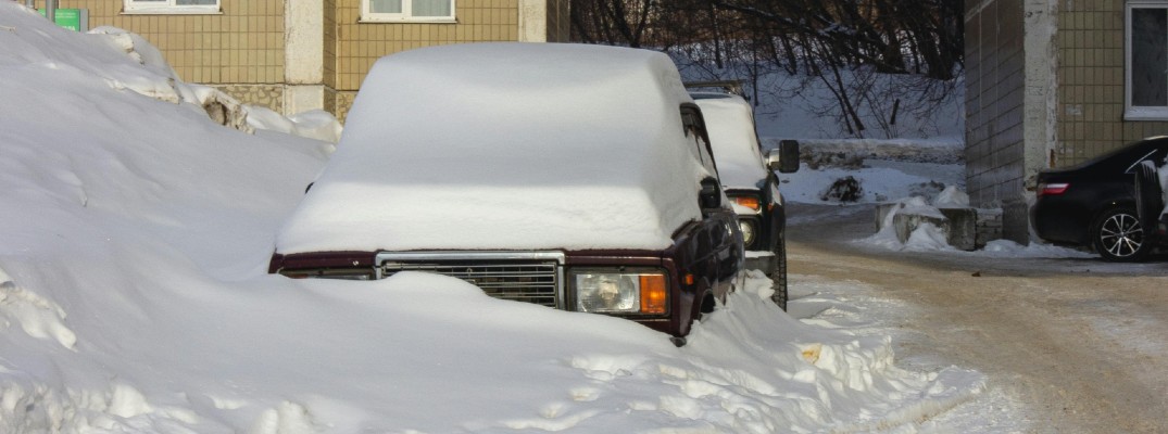 A stock photo of cars burried in the snow.